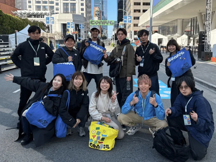 Configの会場周辺で撮影された参加者の集合写真